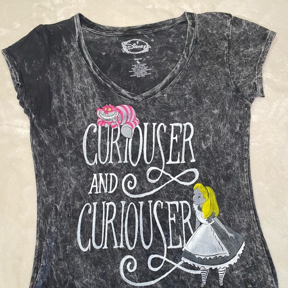 Disney Tops - Disney  Tie Dye Alice & Wonderland V Neck B1/22
